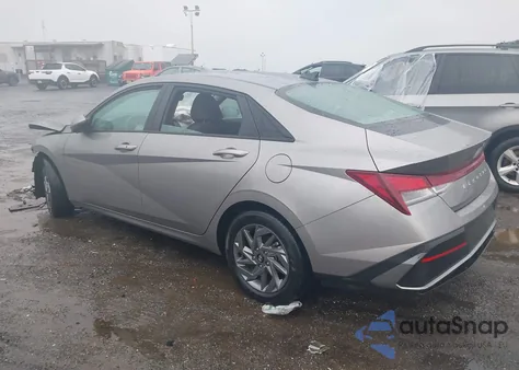 2024 Hyundai Elantra Sel z USA, uszkodzony, nr VIN KMHLM4DG9RU700522